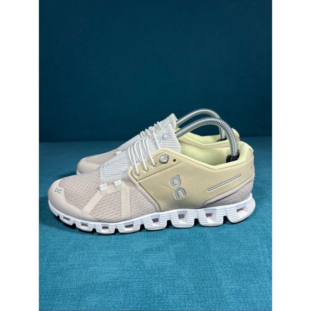 On Cloud 5 Pearl White Women’s Running Shoes Size US 8 EU 39